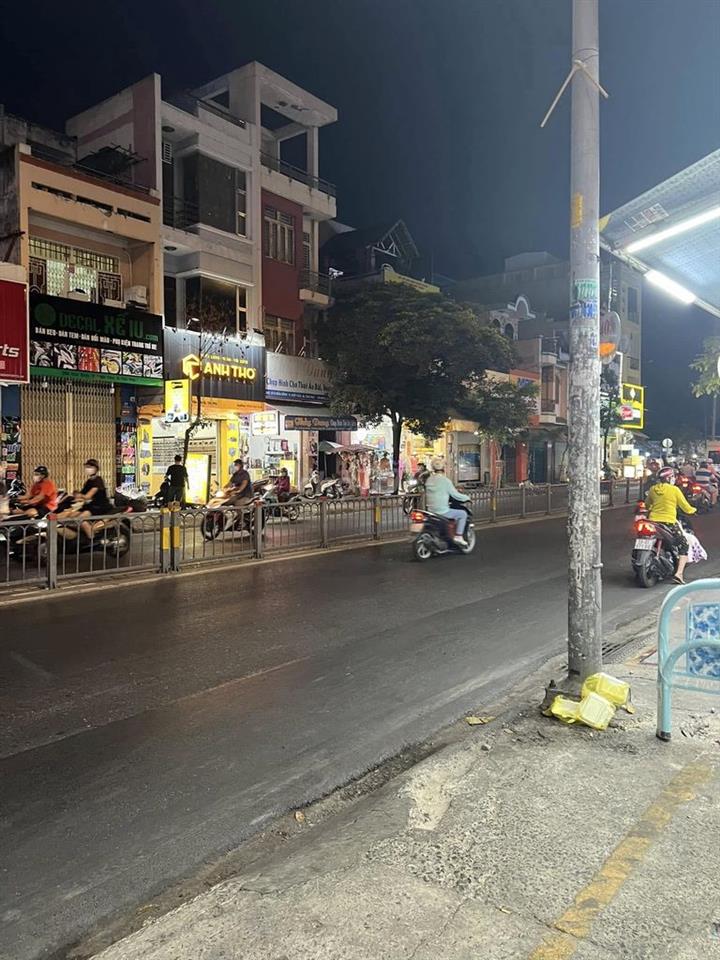 CHO THUÊ NHÀ MẶT TIỀN ĐƯỜNG LÊ VĂN QUỚI 8X20M SUỐT CẤP 4 KD ĐÔNG ĐÚC