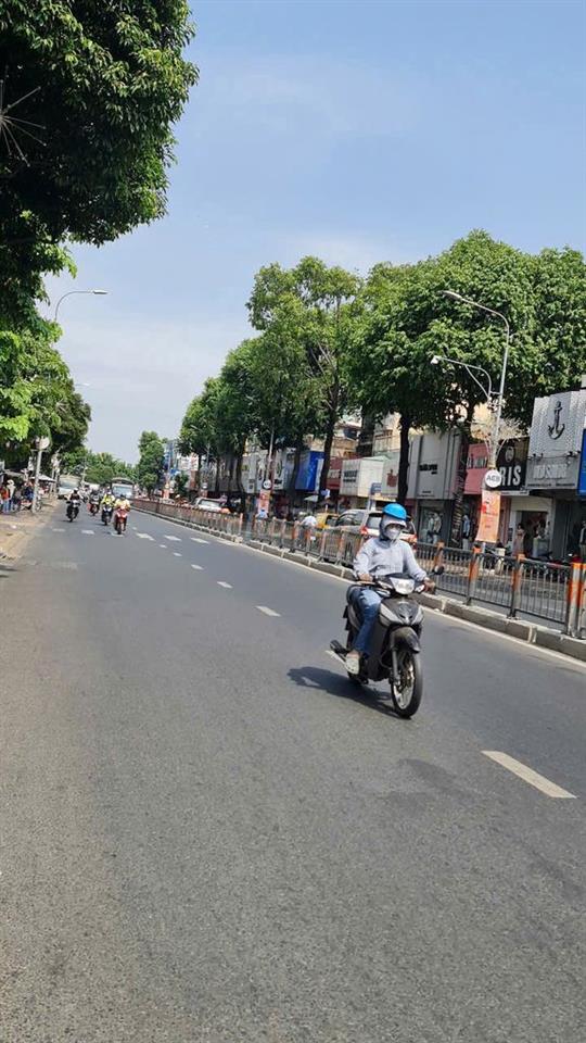 MBKD MẶT TIỀN ĐƯỜNG QUANG TRUNG 4,5X15M TRỐNG SUỐT VỊ TRÍ MB ĐẸP