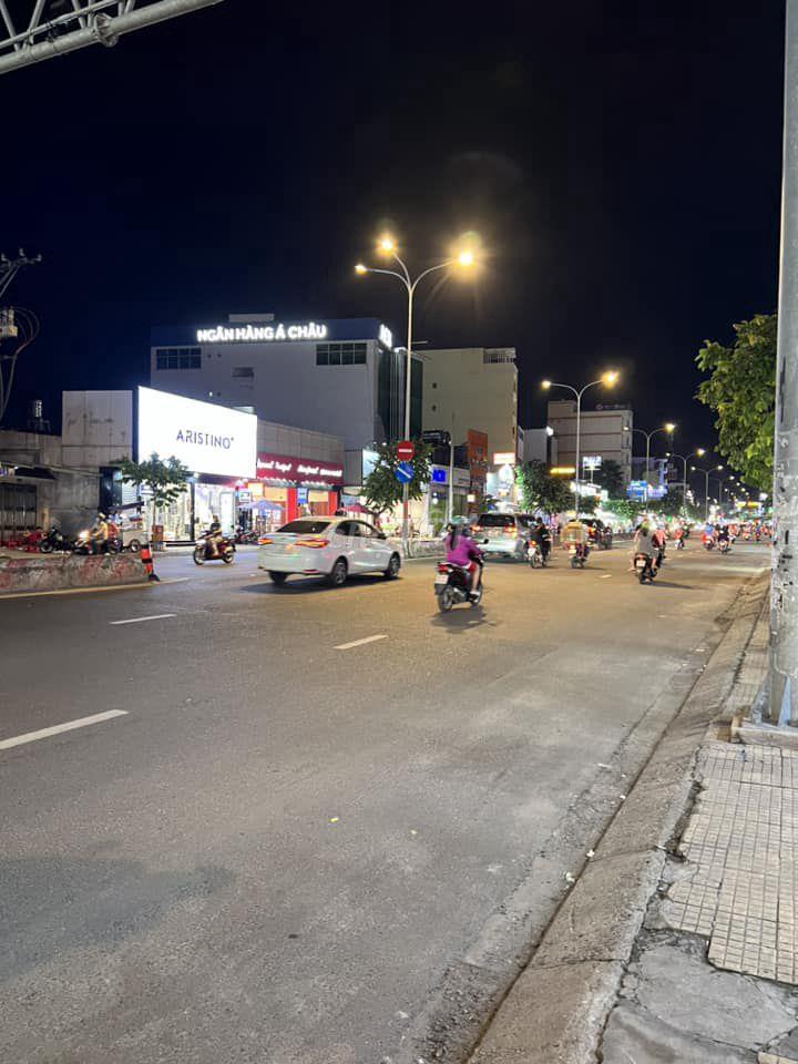 NHÀ CHO THUÊ MẶT TIỀN ĐƯỜNG NGUYỄN VĂN KHỐI 8X20M CẤP 4 TRỐNG SUỐT