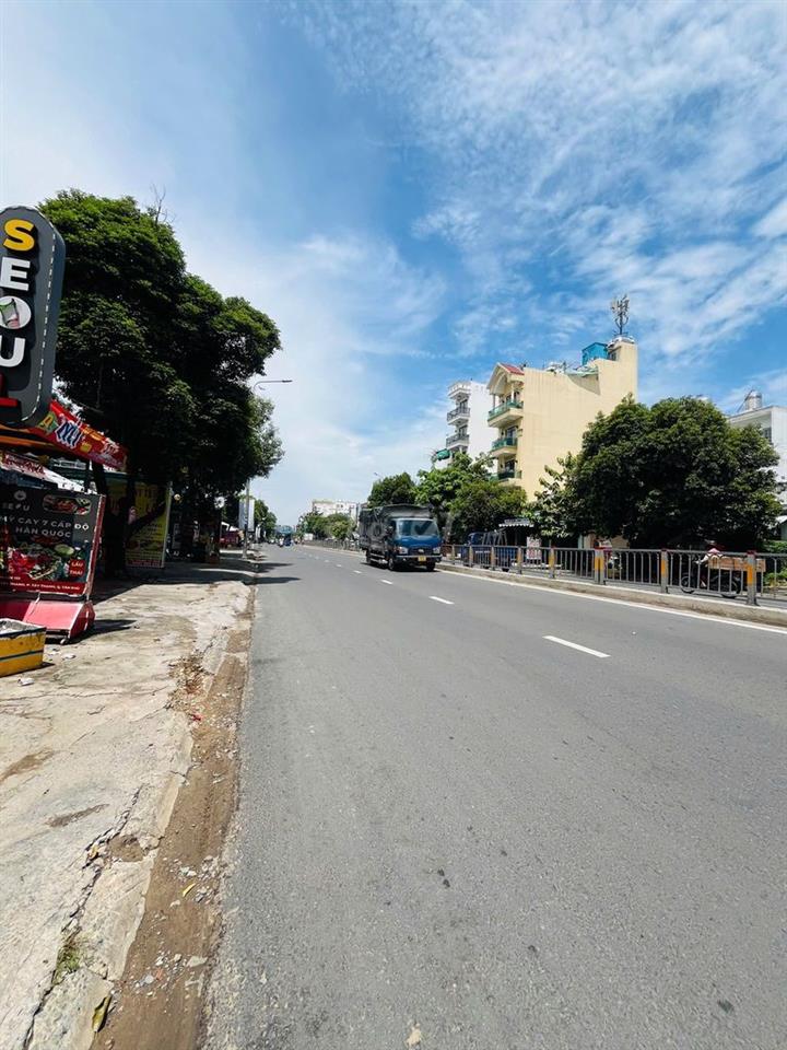 CHO THUÊ NHÀ MẶT TIỀN ĐƯỜNG TÂY THẠNH 6,5X24M CẤP 4 CÓ LỬNG SÂN RỘNG