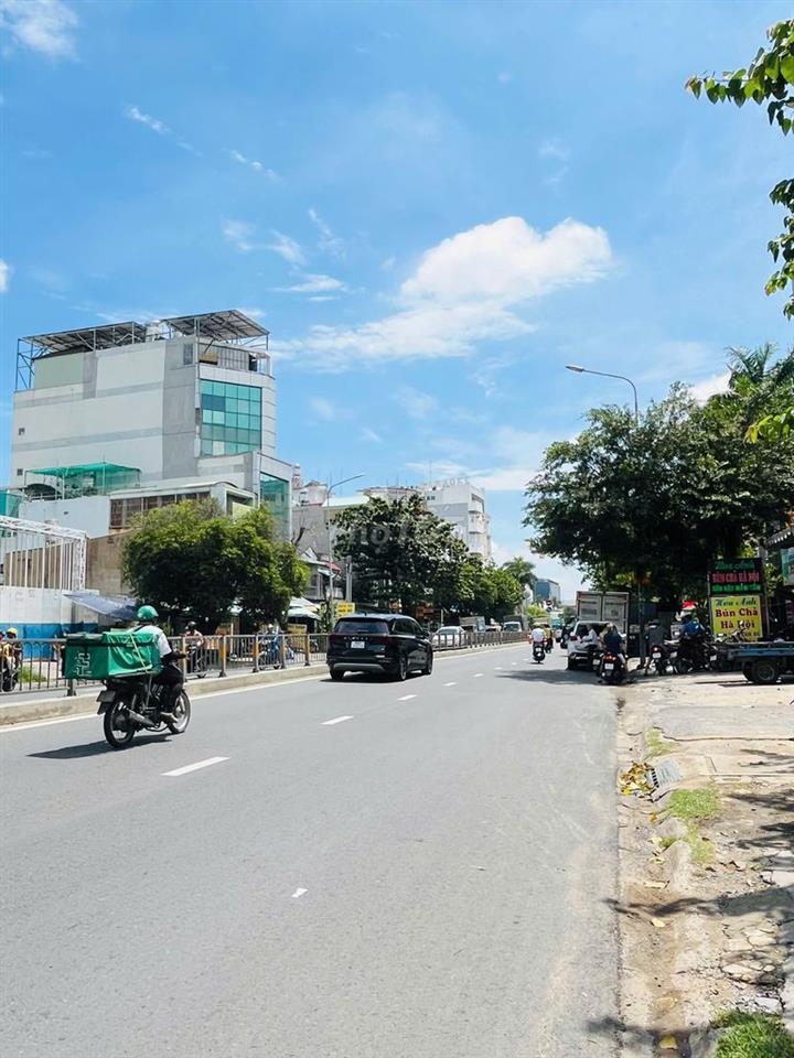 CHO THUÊ NHÀ MẶT TIỀN ĐƯỜNG TÂY THẠNH 6,5X24M CẤP 4 CÓ LỬNG SÂN RỘNG