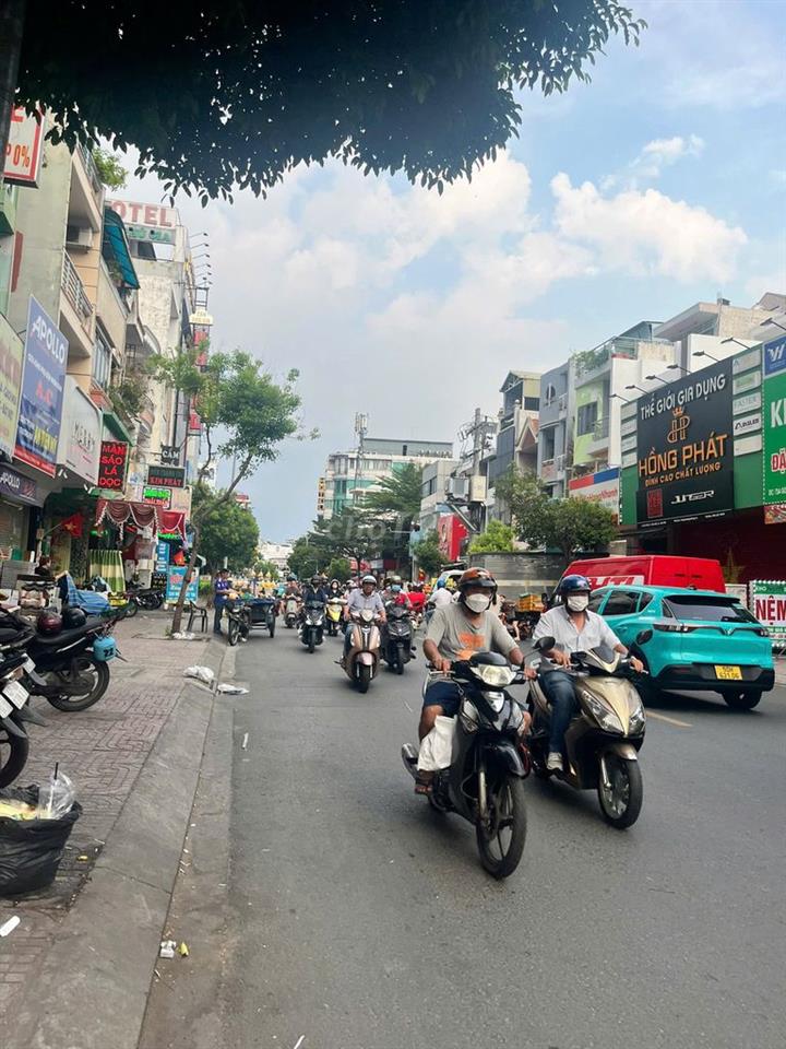 NHÀ CHO THUÊ MẶT TIỀN ĐƯỜNG HOÀNG HOA THÁM 6,5X28M 2L GẦN CHỢ ĐÔNG ĐÚC