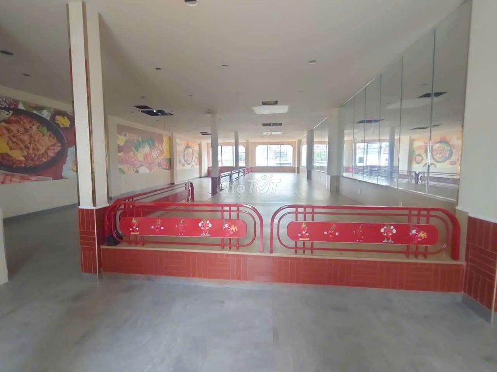 CHO THUÊ MBKD  344M2 MẶT TIỀN ĐƯỜNG BÀ HOM 130tr/ tháng