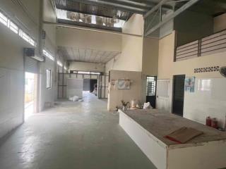 Xưởng Tây Lân 12x28m Nền Gạch men Điện Ti200A, máy phát điện có vp