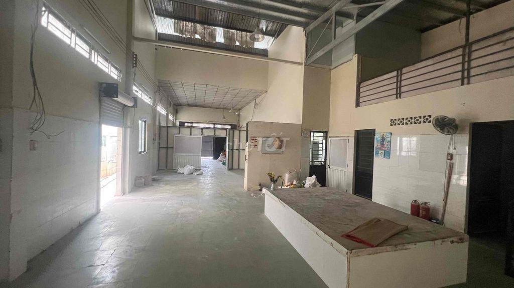 Xưởng Tây Lân 12x28m Nền Gạch men Điện Ti200A, máy phát điện có vp