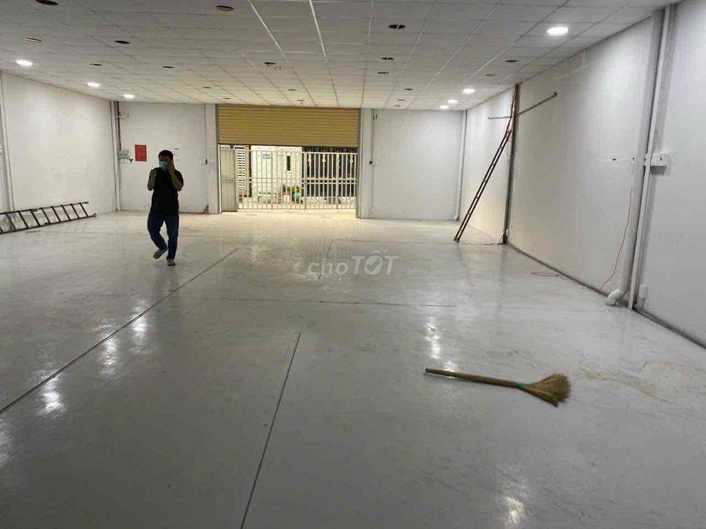 Xưởng 300m 10x30 Nguyễn văn cự Bình Tân nền epoxy