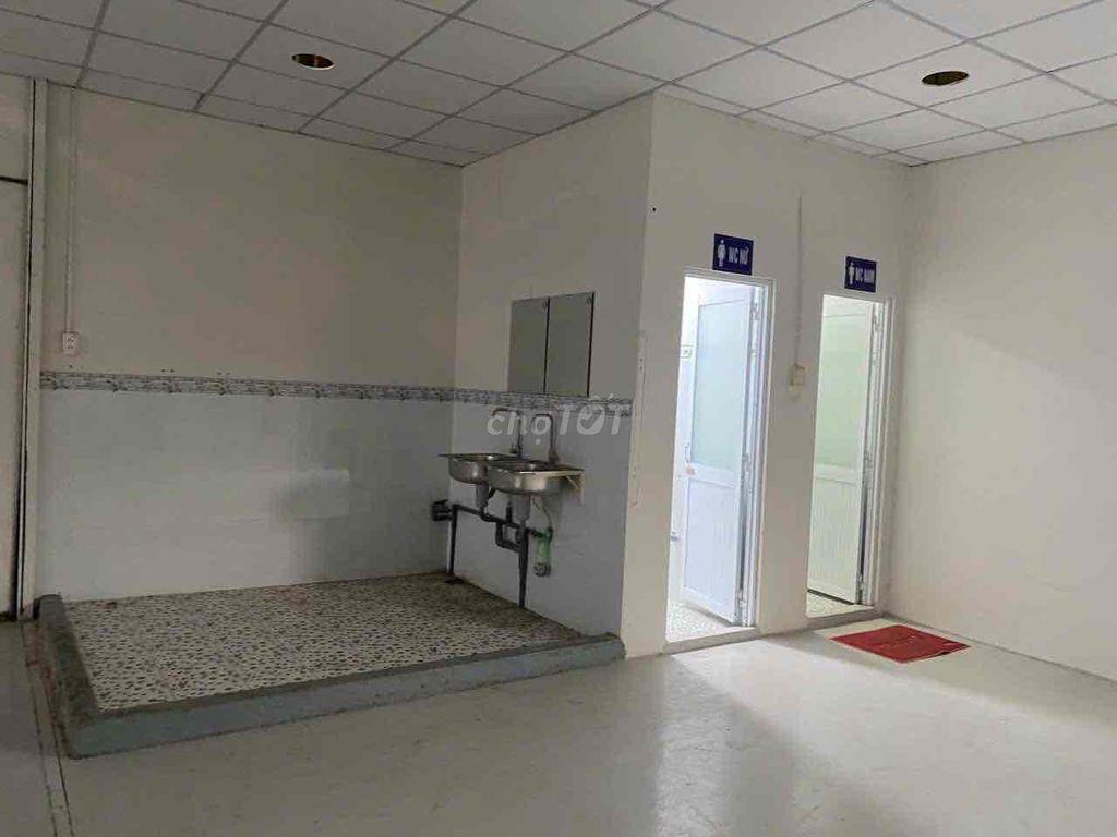 Xưởng 300m 10x30 Nguyễn văn cự Bình Tân nền epoxy