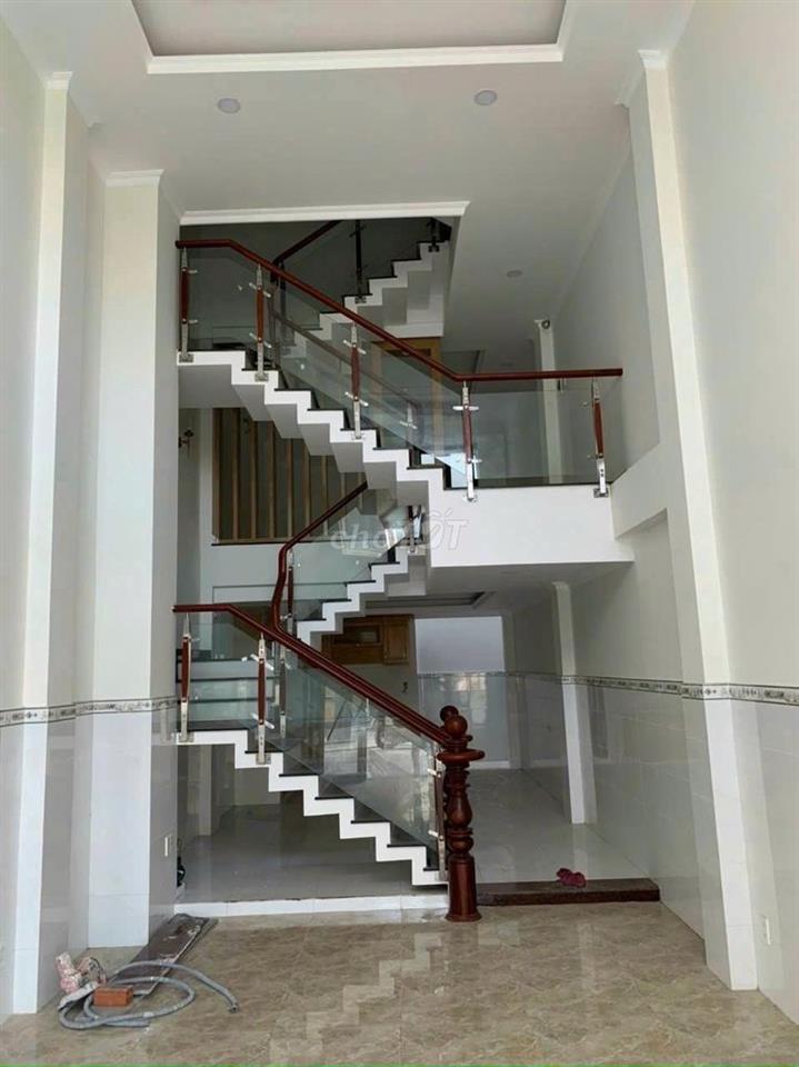 CHo thuê nhà 2 lầu dt 4x15m giá 14,5tr/th, hẻm nhựa 7m Đường 18b BHHA,