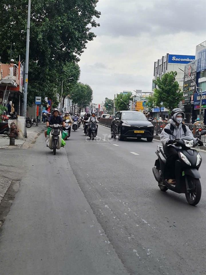 CHO THUÊ NHÀ GÓC 2 MẶT TIỀN ĐƯỜNG QUANG TRUNG 6X20M SUỐT VỊ TRÍ ĐẸP