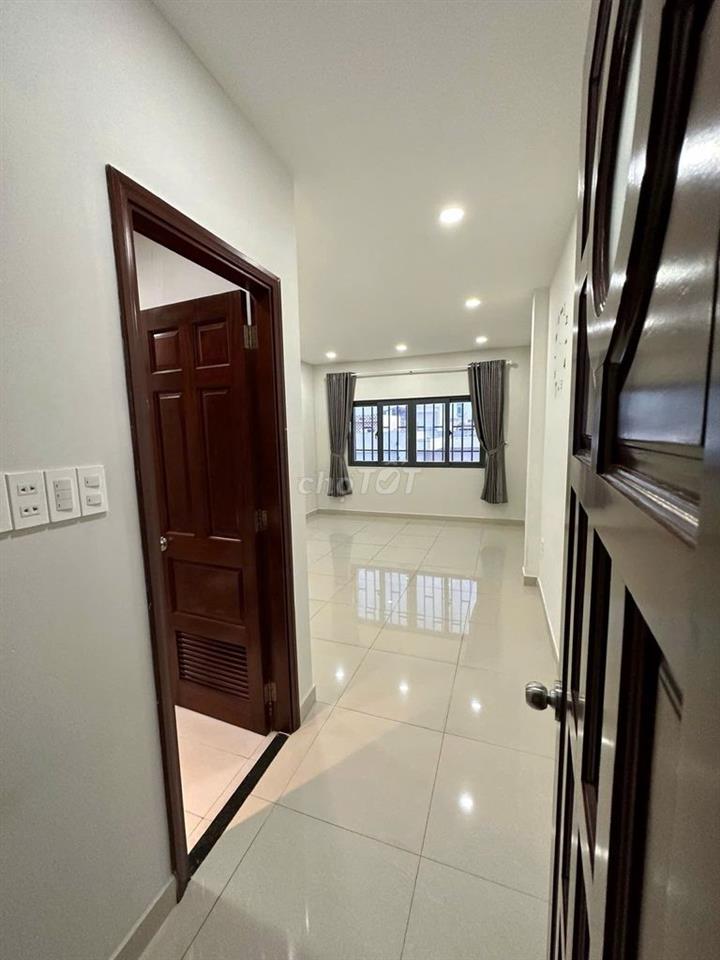 CHO THUÊ NHÀ MẶT TIỀN ĐƯỜNG HIỀN VƯƠNG 4X20M 5L CÓ THANG MÁY, MÁY LẠNH