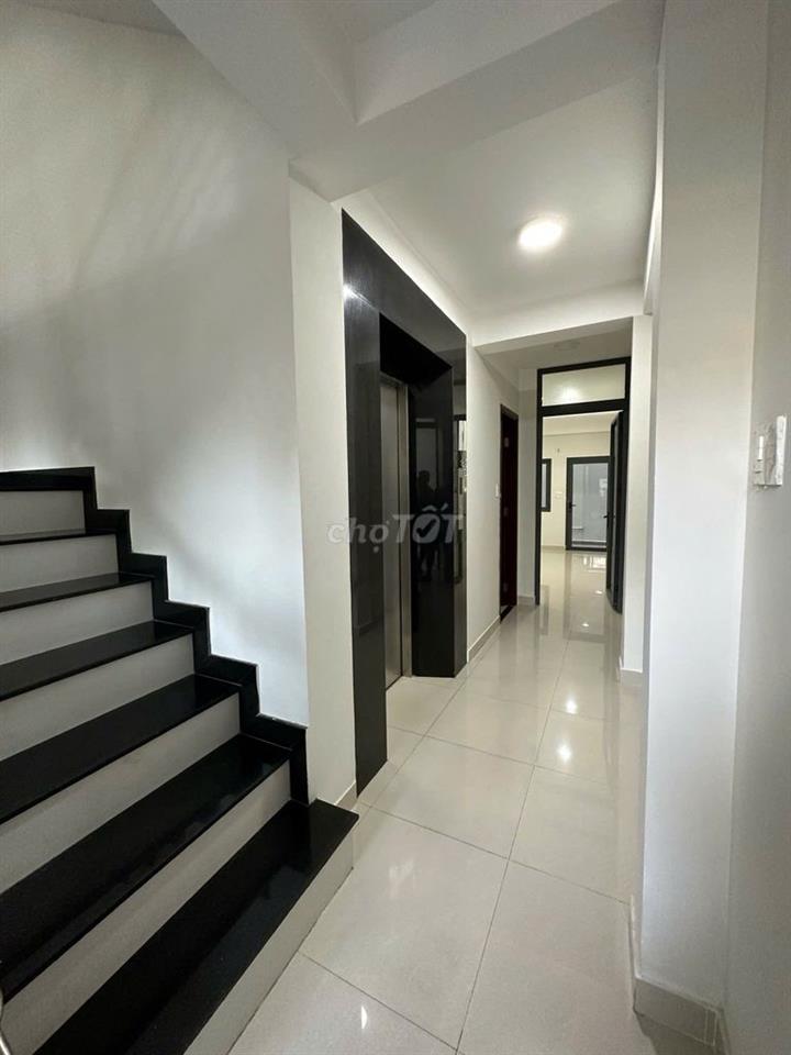 CHO THUÊ NHÀ MẶT TIỀN ĐƯỜNG HIỀN VƯƠNG 4X20M 5L CÓ THANG MÁY, MÁY LẠNH