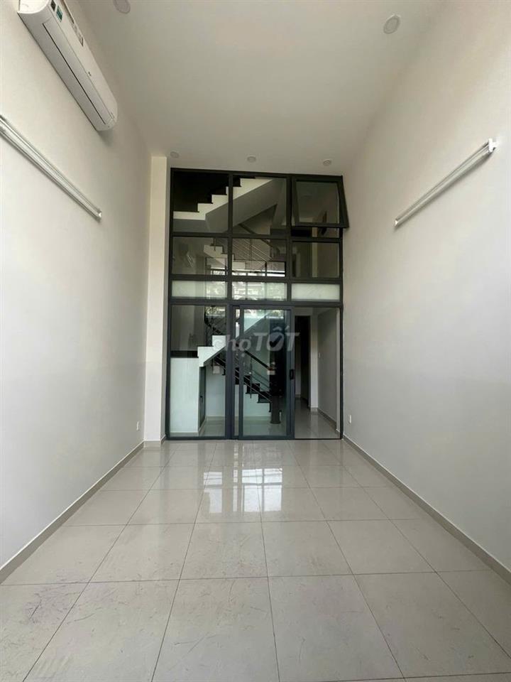 CHO THUÊ NHÀ MẶT TIỀN ĐƯỜNG HIỀN VƯƠNG 4X20M 5L CÓ THANG MÁY, MÁY LẠNH