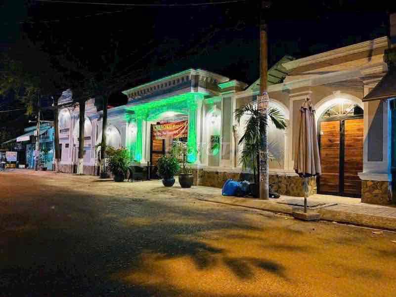 CHO THUÊ MẶT BẰNG CÓ SẴN SET UP 10 PHÒNG VIP  và CÀ PHÊ SÂN THỰƠNG VÀO