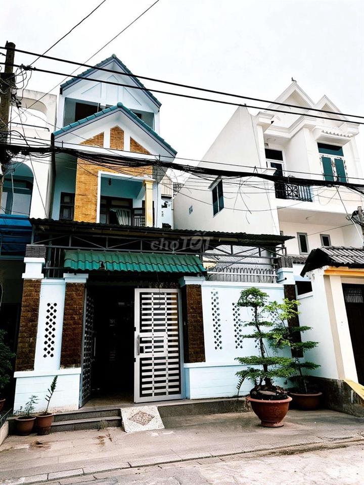 CHO THUÊ NHÀ MẶT TIỀN 4PN 4WC 15TRIUE 