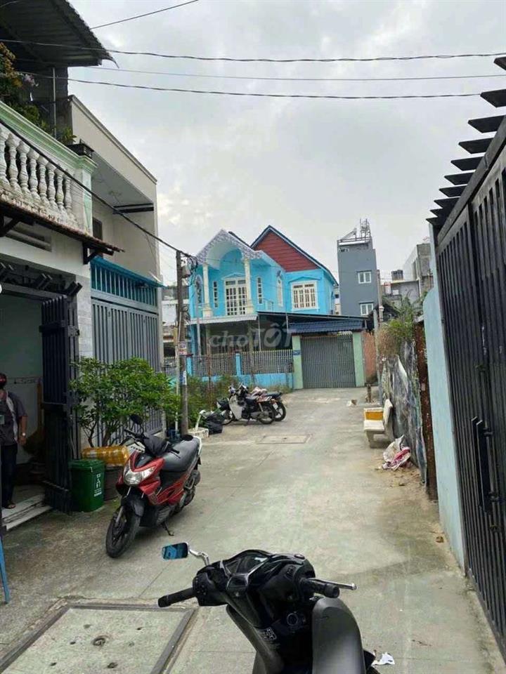 CHO THUÊ NHÀ DT RỘNG 150M CÓ SÂN XE ỎTO 5.5TR