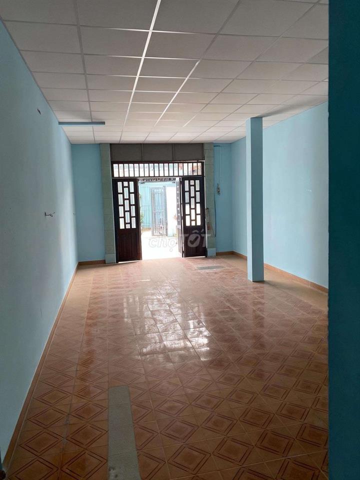 CHO THUÊ NHÀ DT RỘNG 150M CÓ SÂN XE ỎTO 5.5TR