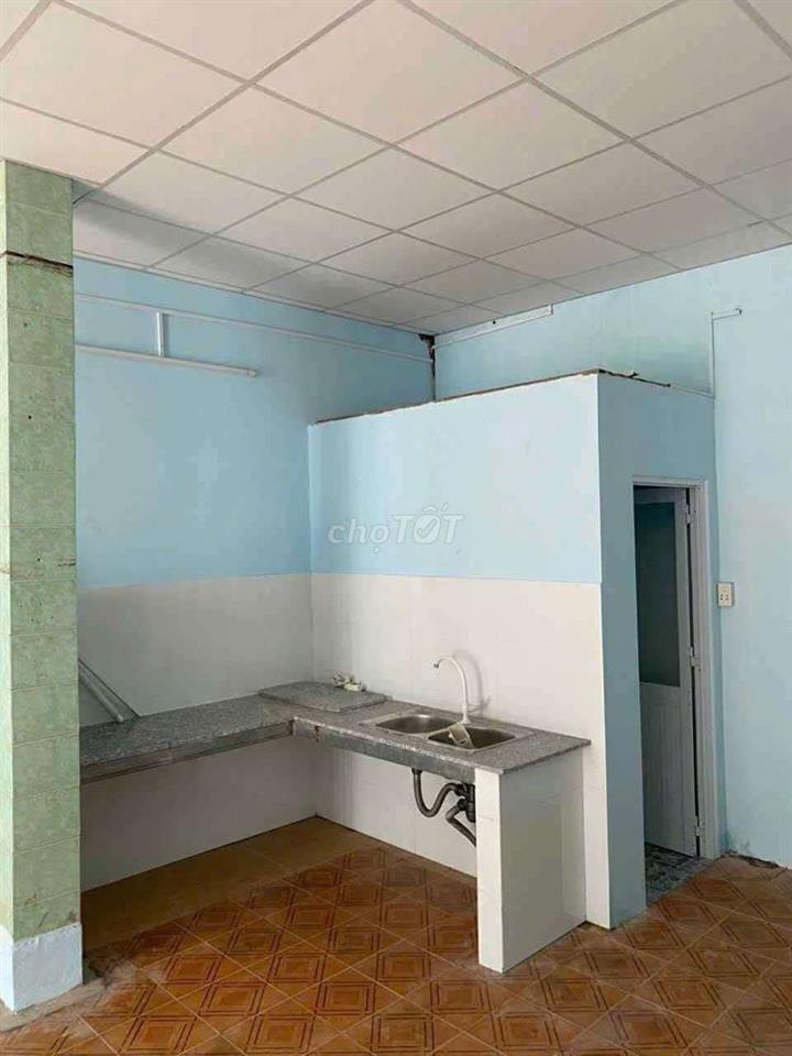 CHO THUÊ NHÀ DT RỘNG 150M CÓ SÂN XE ỎTO 5.5TR