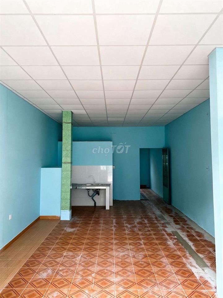 CHO THUÊ NHÀ DT RỘNG 150M CÓ SÂN XE ỎTO 5.5TR