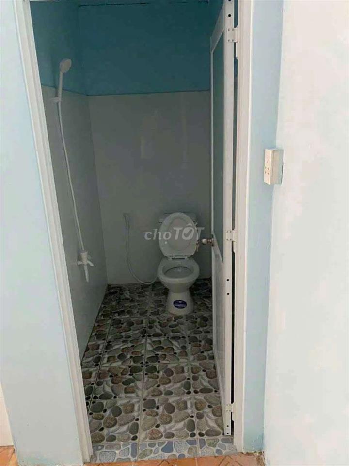 CHO THUÊ NHÀ DT RỘNG 150M CÓ SÂN XE ỎTO 5.5TR