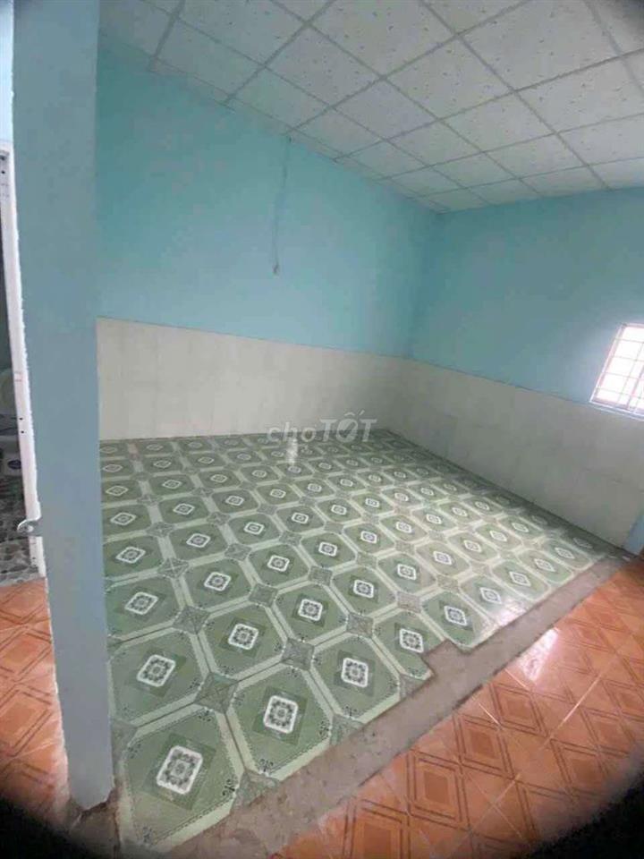 CHO THUÊ NHÀ DT RỘNG 150M CÓ SÂN XE ỎTO 5.5TR