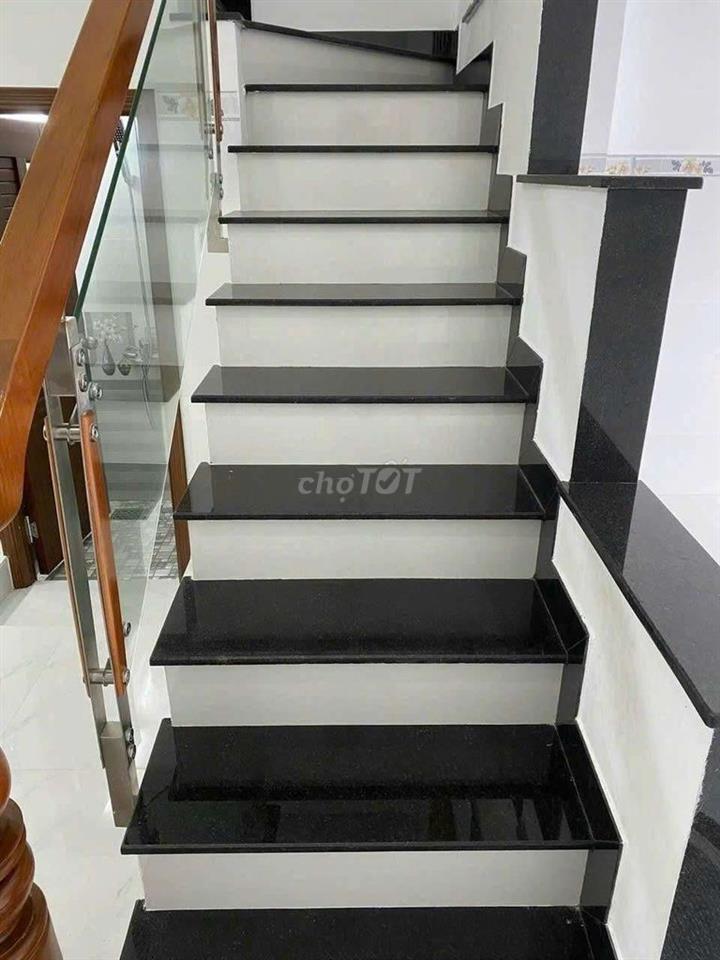 CHO THUÊ NHÀ GIÁ RẺ 4PN 4WC 16TR CHỢ GV 