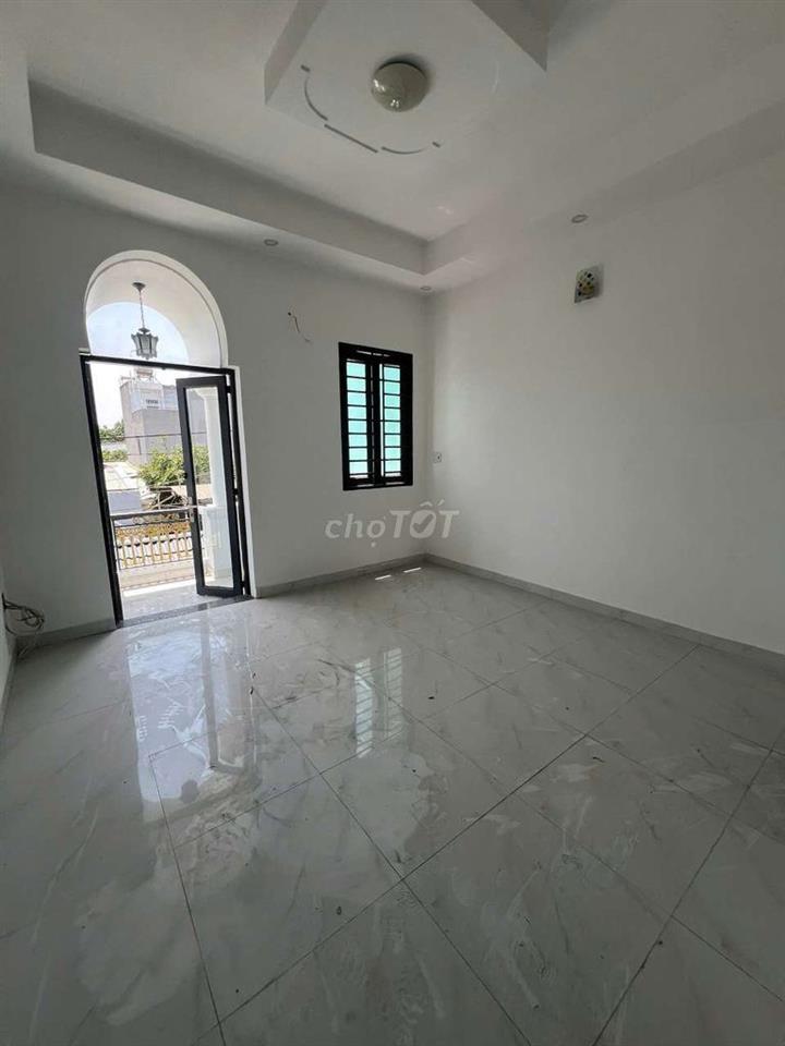 CHO THUÊ NHÀ ĐẸP MT GIÁ RẺ 4PN 12TR