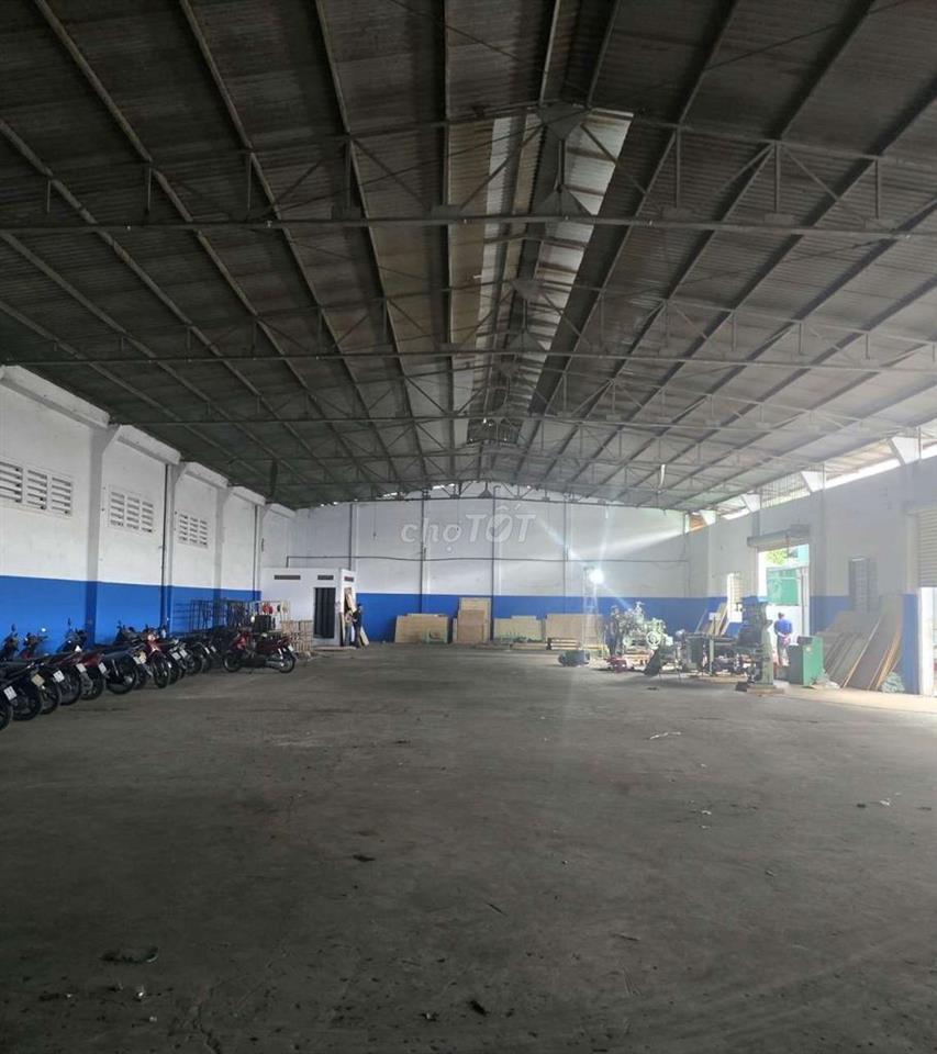 CHO THUÊ KHO,XƯỞNG 500M² GIÁ 40TR/T, Đ XE LỚN LÊ TRỌNG TẤN 