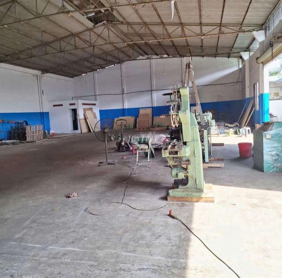 CHO THUÊ KHO,XƯỞNG 500M² GIÁ 40TR/T, Đ XE LỚN LÊ TRỌNG TẤN 
