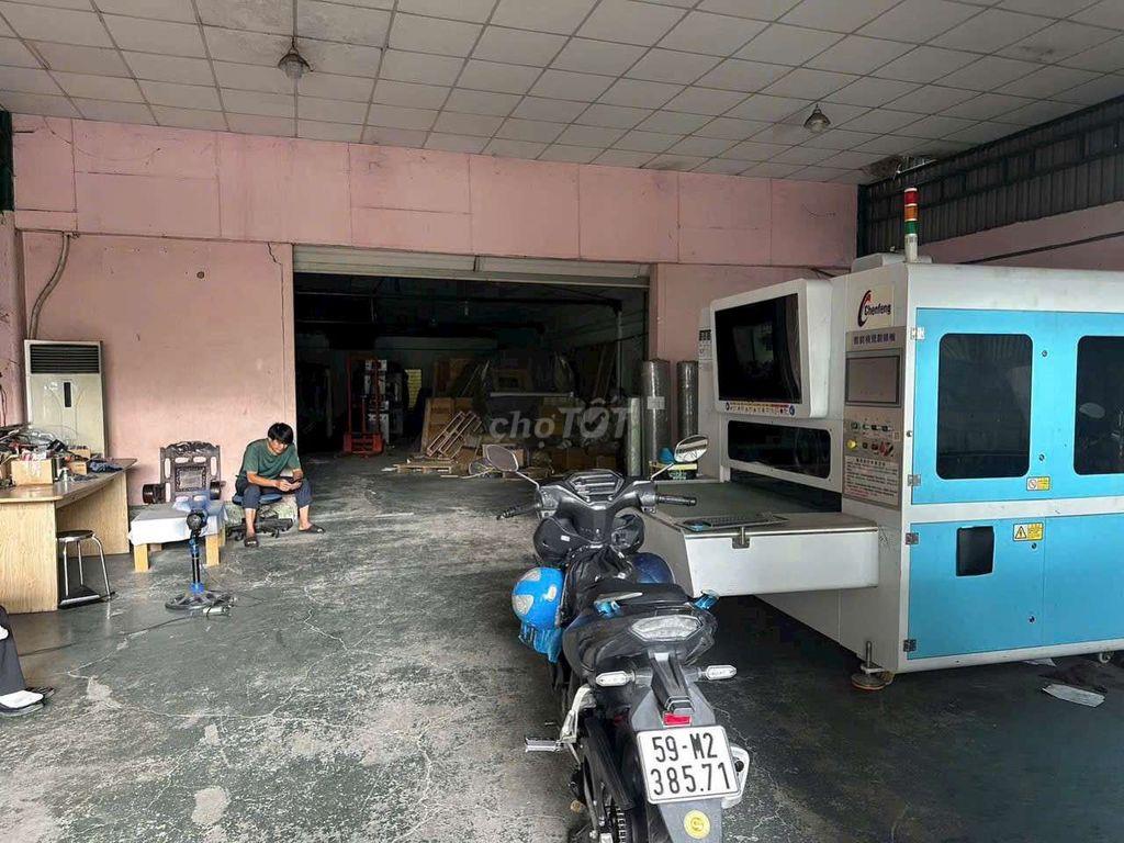 CHO THUÊ KHO,XƯỞNG 1000M² GIÁ 60TR/T, NGAY NGÃ TƯ GÒ MÂY