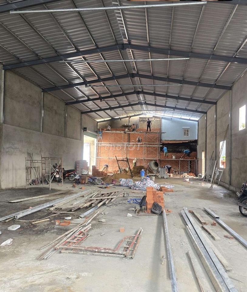 CHO THUÊ KHO,XƯỞNG SX 500M² GIÁ 40TR/T, Đ XE LỚN NGAY EON TÂN PHÚ