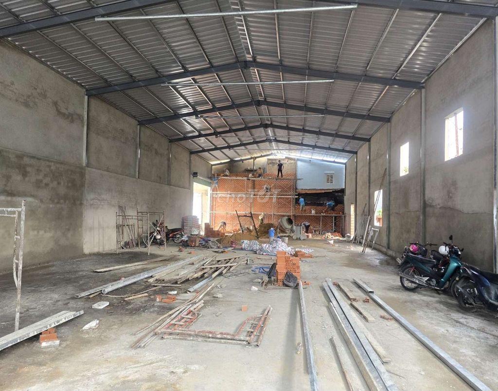 CHO THUÊ KHO,XƯỞNG SX 500M² GIÁ 40TR/T, Đ XE LỚN NGAY EON TÂN PHÚ