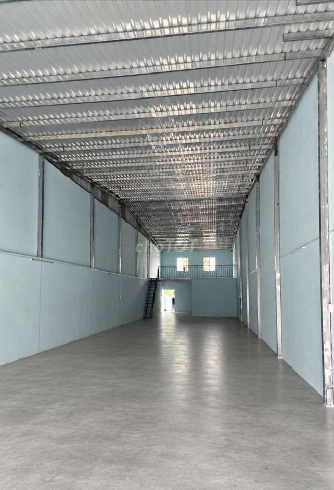 CHO THUÊ KHO,XƯỞNG 300M² GIÁ 20TR/T, Đ XE CÔNG 40F GẦN EON TÂN PHÚ
