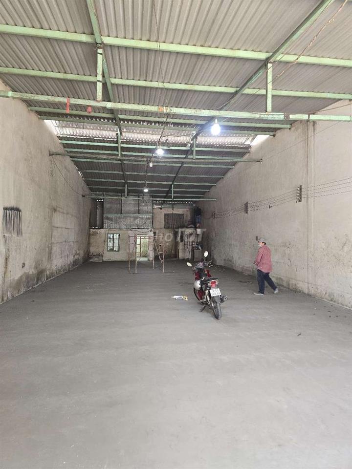 CHO THUÊ KHO,XƯỞNG 300M² GIÁ 20TR/T, Đ XE CÔNG 40F P.BÌNH HƯNG HÒA 
