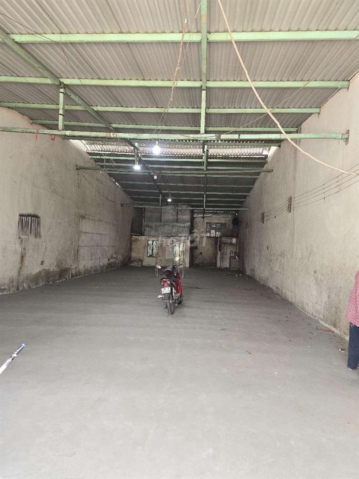 CHO THUÊ KHO,XƯỞNG 300M² GIÁ 20TR/T, Đ XE CÔNG 40F P.BÌNH HƯNG HÒA 