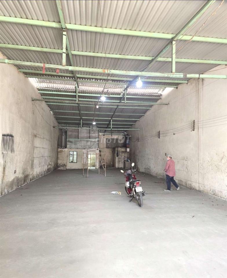 CHO THUÊ KHO,XƯỞNG 300M² GIÁ 20TR/T, Đ XE LỚN LÊ TRỌNG TẤN 