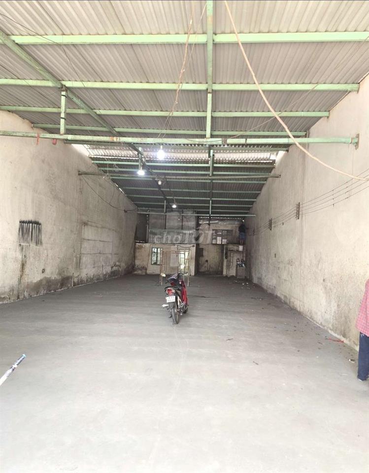 CHO THUÊ KHO,XƯỞNG 300M² GIÁ 20TR/T, Đ XE LỚN LÊ TRỌNG TẤN 