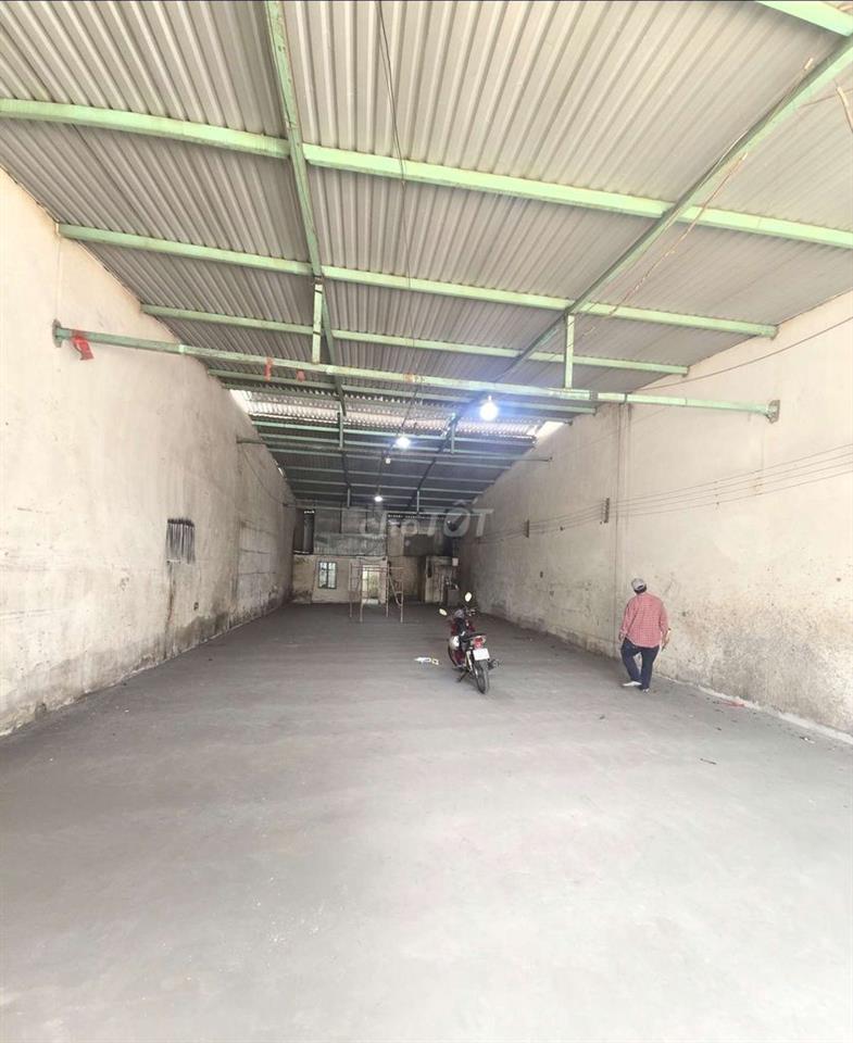 CHO THUÊ KHO,XƯỞNG 300M² GIÁ 20TR/T, Đ XE LỚN LÊ TRỌNG TẤN 