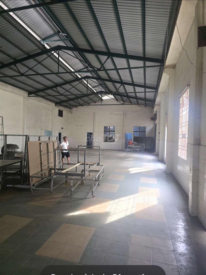 CHO THUÊ KHO,XƯỞNG 360M² GIÁ 32TR/T, Đ LÊ TRỌNG TẤN 