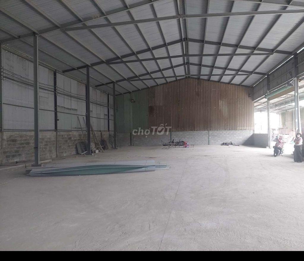 CHO THUÊ KHO,XƯỞNG 500M² GIÁ 40TR//T, Đ XE CÔNG NGAY TRƯỜNG CHINH 