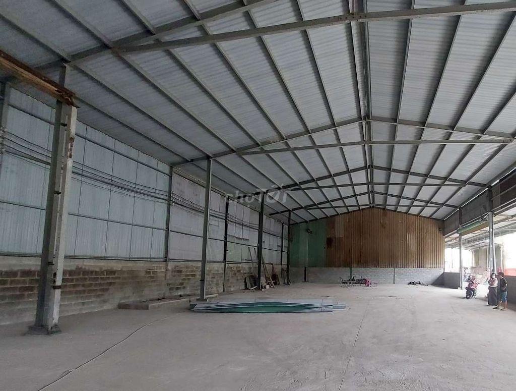 CHO THUÊ KHO,XƯỞNG 500M² GIÁ 40TR//T, Đ XE CÔNG NGAY TRƯỜNG CHINH 