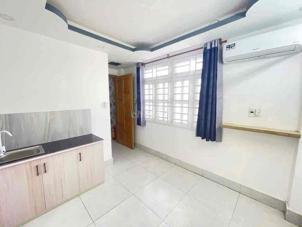 Phòng giá rẻ máy lạnh đón SV 2K8