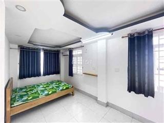 Phòng giá rẻ máy lạnh đón SV 2K8