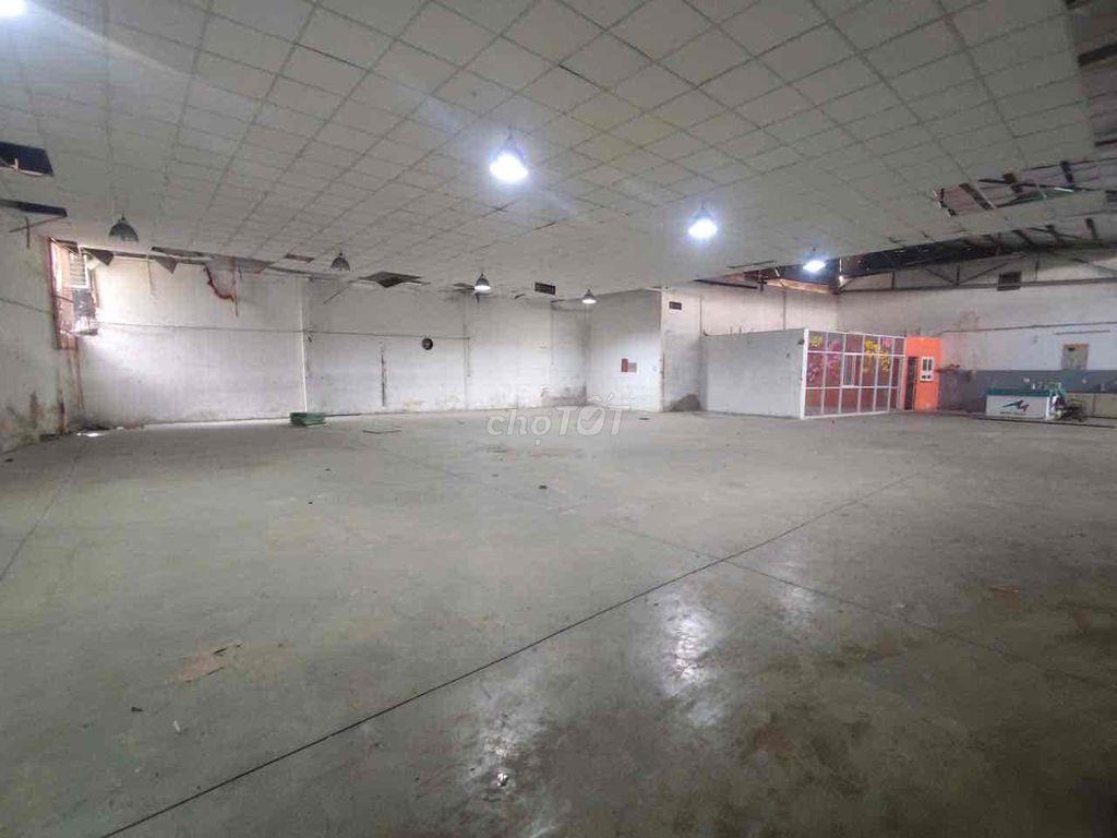 Kho Xưởng 850m và 500m Ngay Vòng Xoay Công Viên Phú Lâm