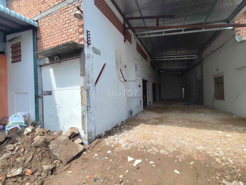 Kho Xưởng 500m và 200m Vòng Xoay Công Viên Phú Lâm