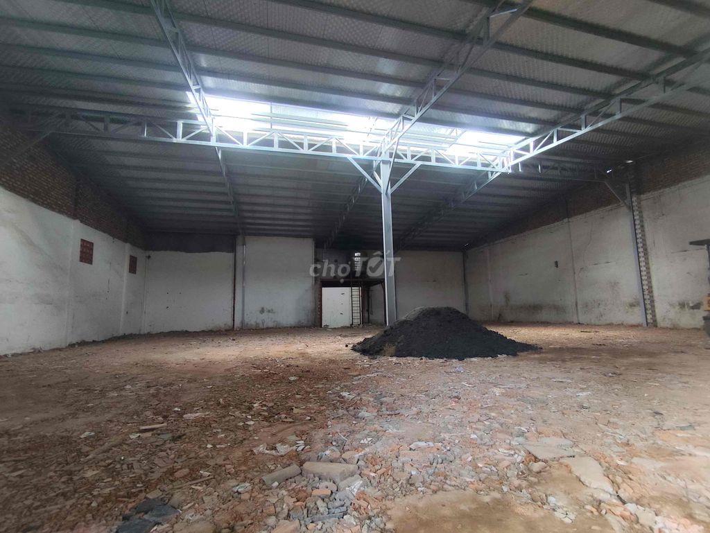 Kho Xưởng 500m và 200m Vòng Xoay Công Viên Phú Lâm