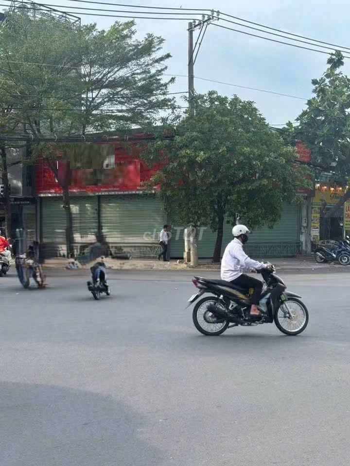 ngã 4  mặt tiền Chế Lan Viên-D9  - KD sầm uất