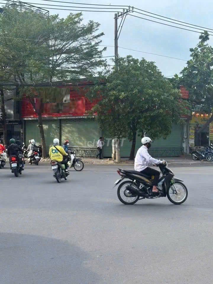 ngã 4  mặt tiền Chế Lan Viên-D9  - KD sầm uất