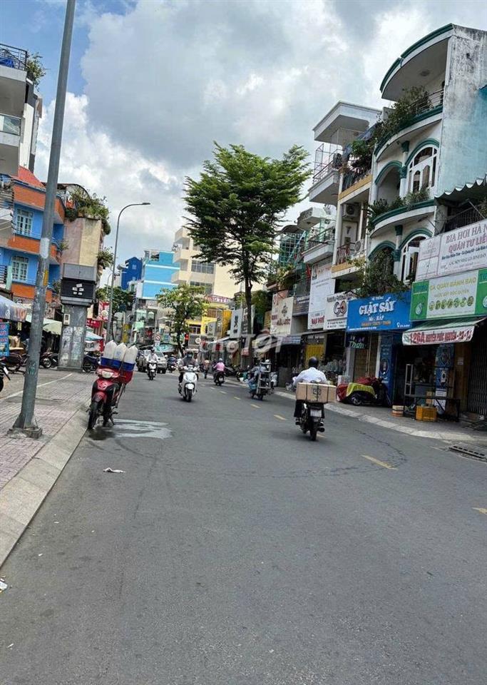 MT KHU BÀU CÁT - NGANG 8M DÀI 8M + Sân Rộng 4M