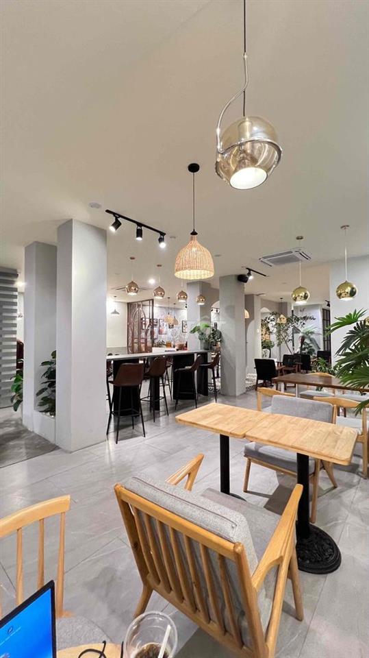 khối nhà  1 trệt 3 lầu + sân thượng 1100m2