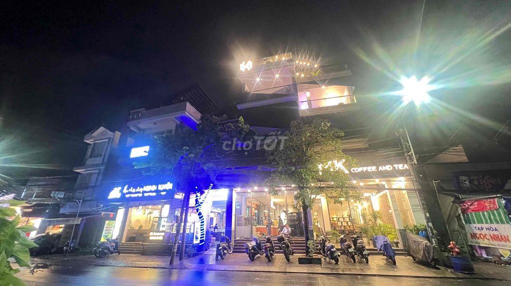 khối nhà  1 trệt 3 lầu + sân thượng 1100m2